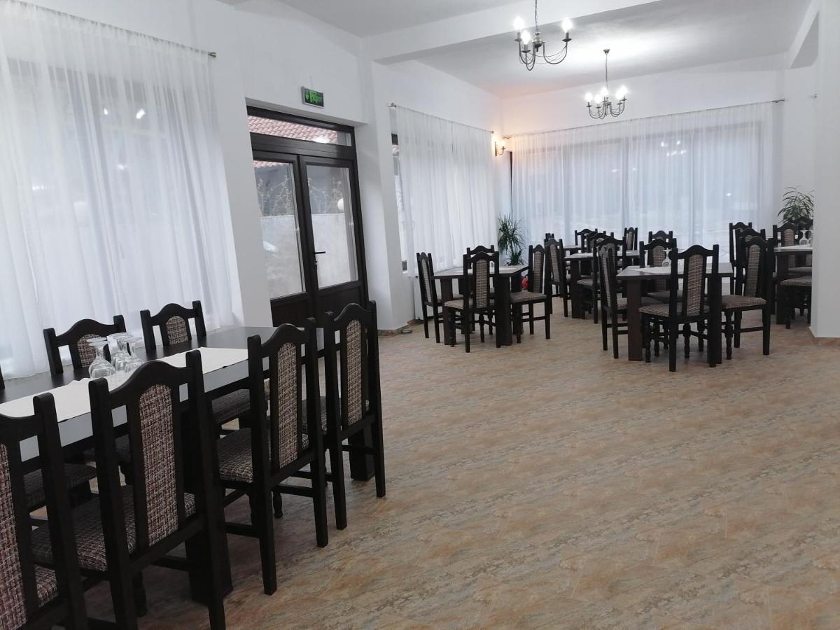 Motorom Hotel Zărneşti Buitenkant foto