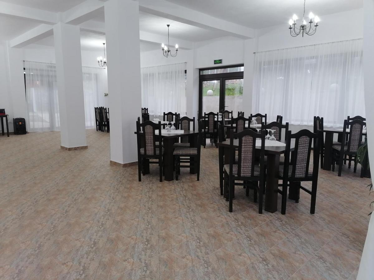 Motorom Hotel Zărneşti Buitenkant foto