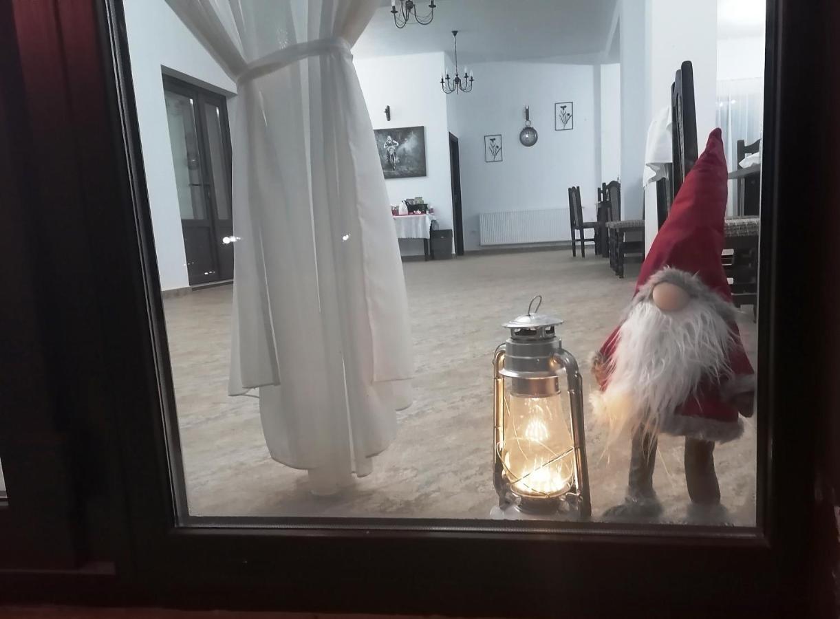Motorom Hotel Zărneşti Buitenkant foto