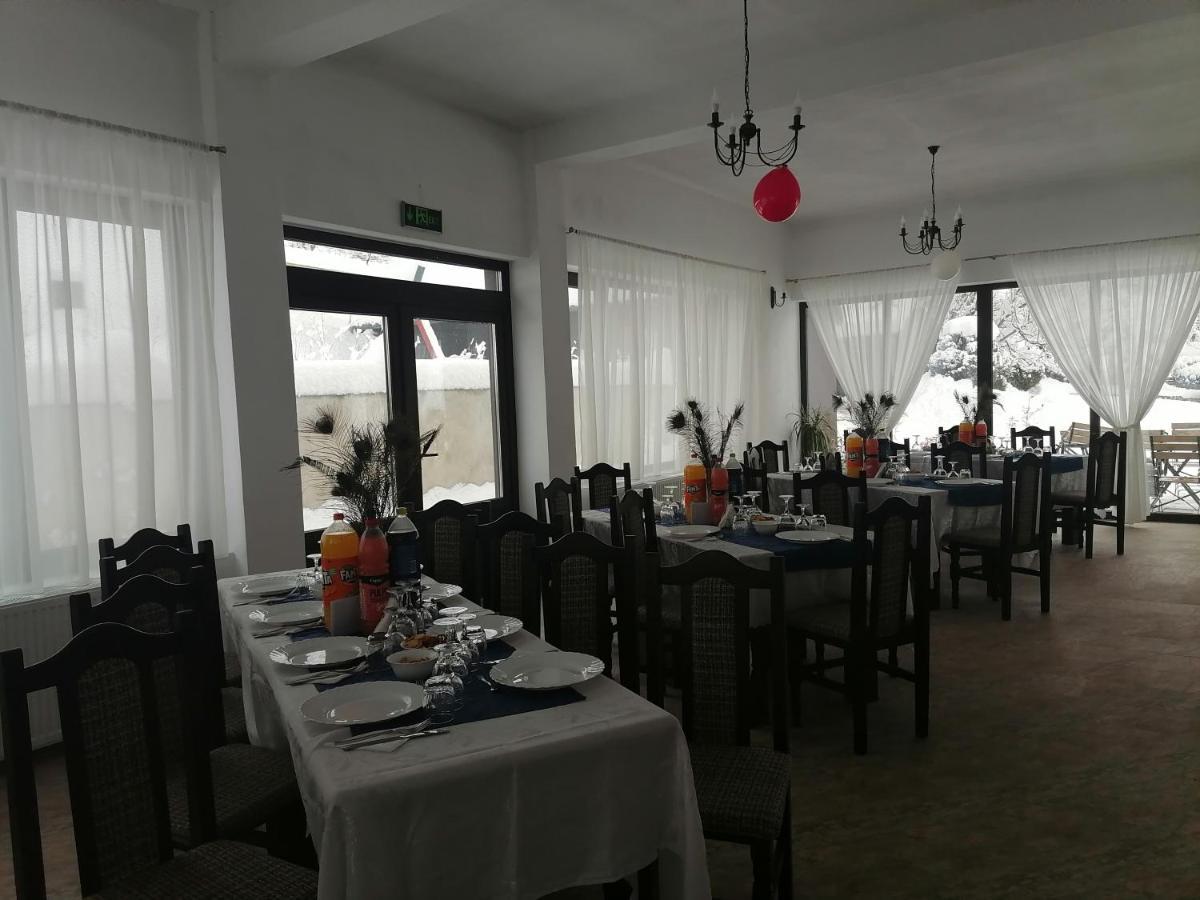 Motorom Hotel Zărneşti Buitenkant foto