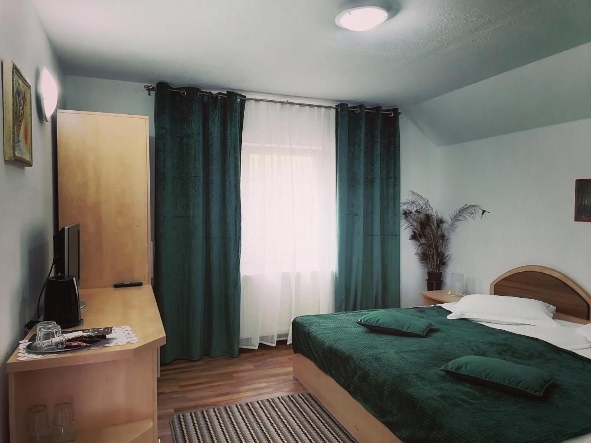 Motorom Hotel Zărneşti Buitenkant foto