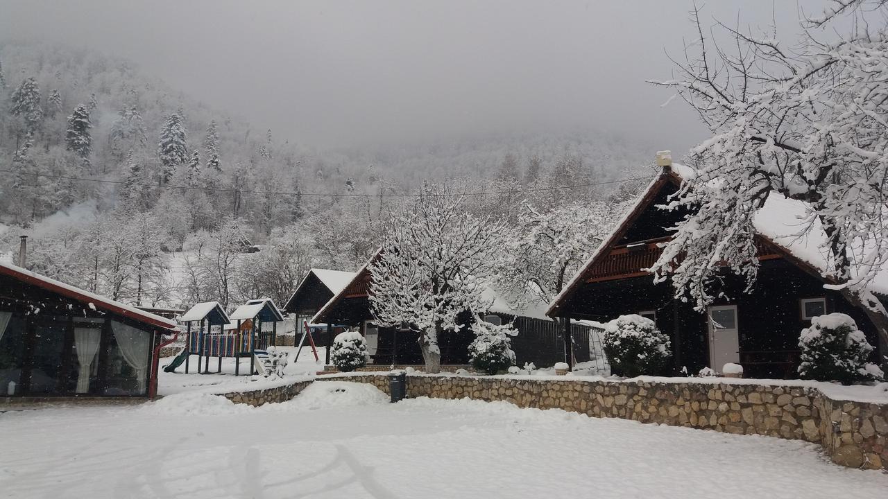 Motorom Hotel Zărneşti Buitenkant foto