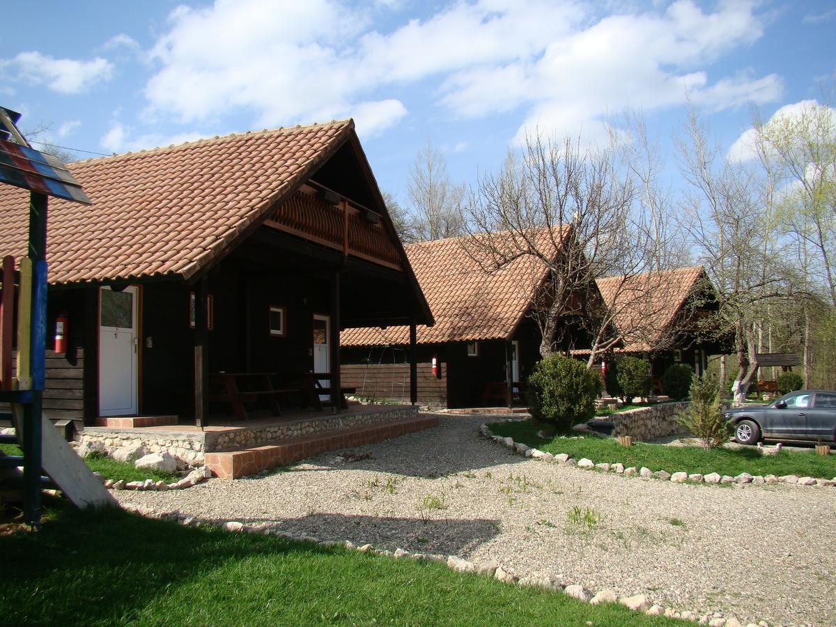 Motorom Hotel Zărneşti Buitenkant foto